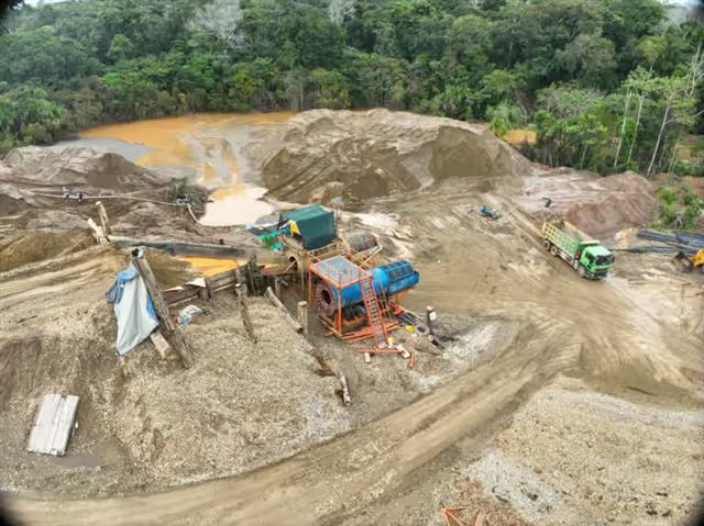 Mining machinery and excavation site